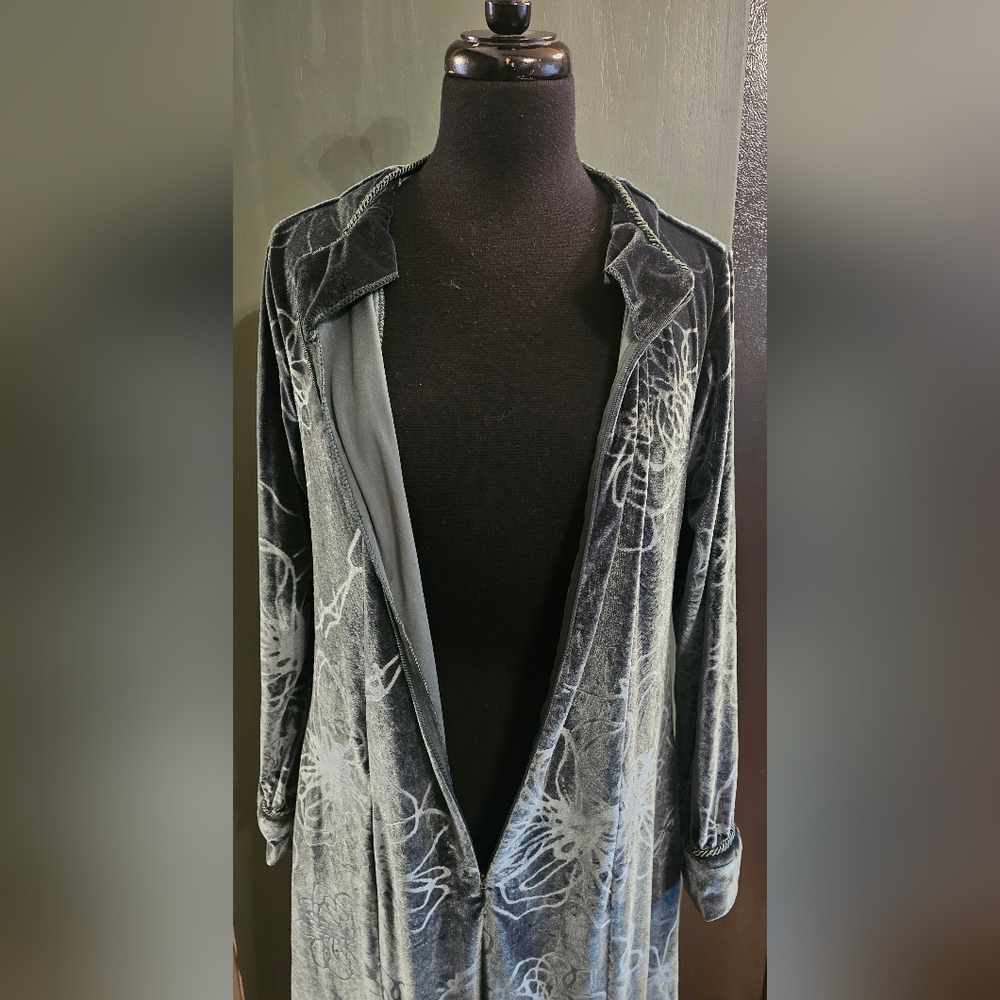 Jasmine Rose Velvet Zip-up Robe - Picture 5 of 9